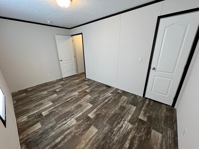 Building Photo - 38112 Ducharme Dr
