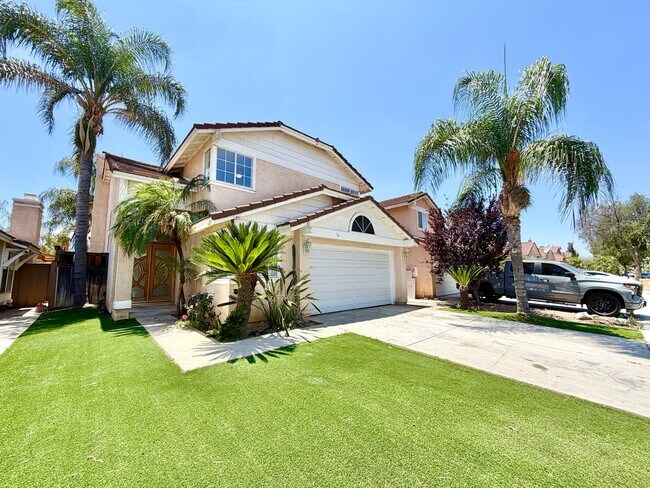 Building Photo - Open-Concept 3 Bedroom 2.5 Bathroom Home with Soaring Ceilings & Spacious Backyard