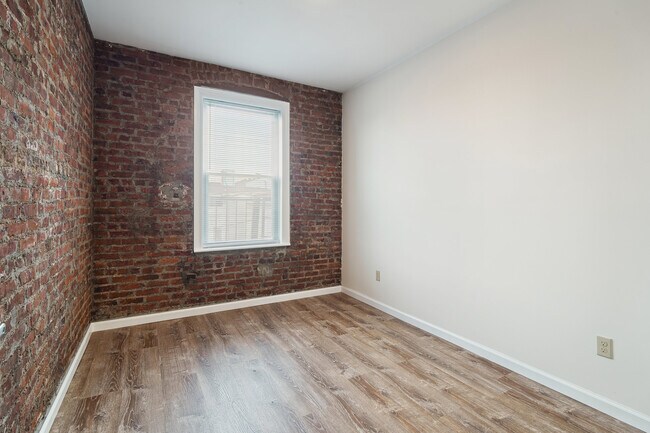Building Photo - 97 Ferry St