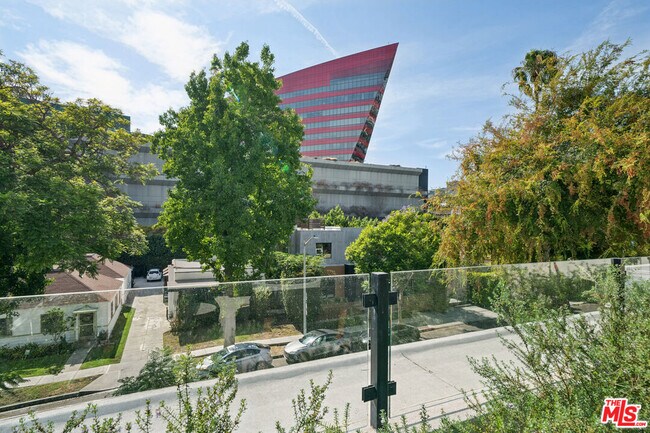 Building Photo - 656 Huntley Dr
