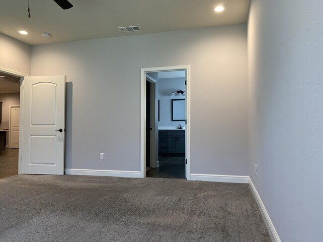 Building Photo - 3909 Fielding Ct