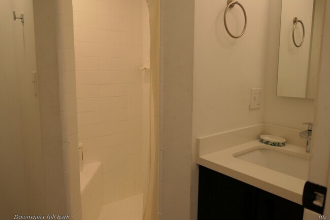 Building Photo - 6065 Montecito Dr
