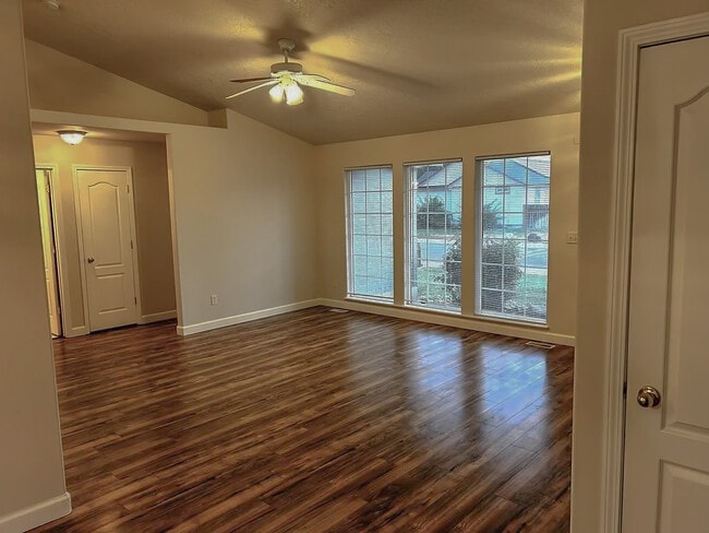 Building Photo - 1435 N Inez Pl