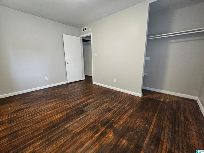 Building Photo - 433 Wedgeworth Rd