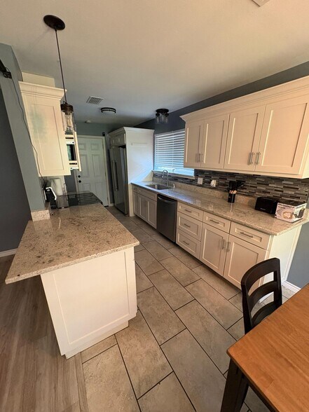 Building Photo - 1721 Caddo Dr