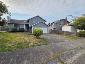 Building Photo - 3 bed, 2.5 bath home in Frontier Village!