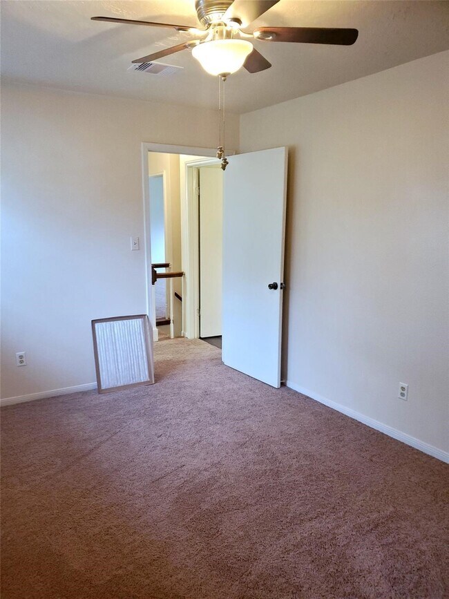 Building Photo - 204 Banyan Dr