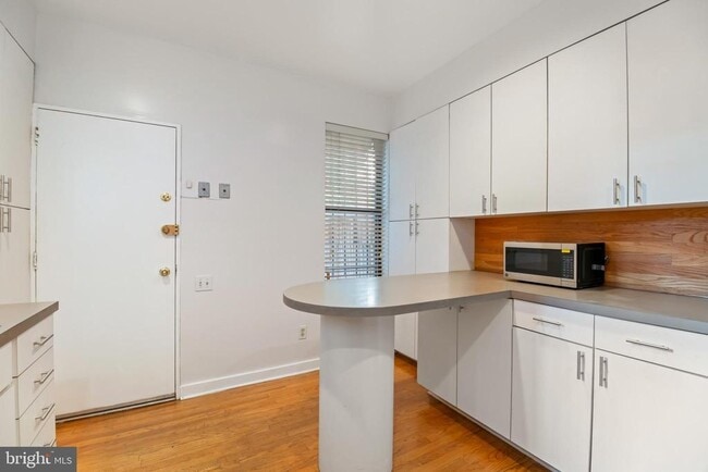 Building Photo - 1522 Swann St NW