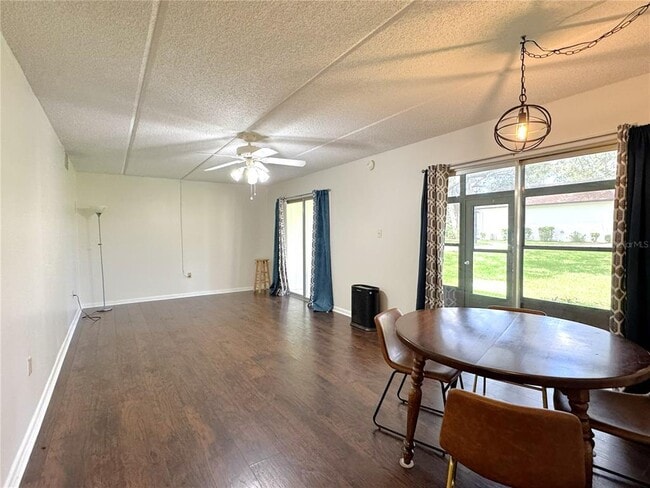 Building Photo - 2400 Forest Dr