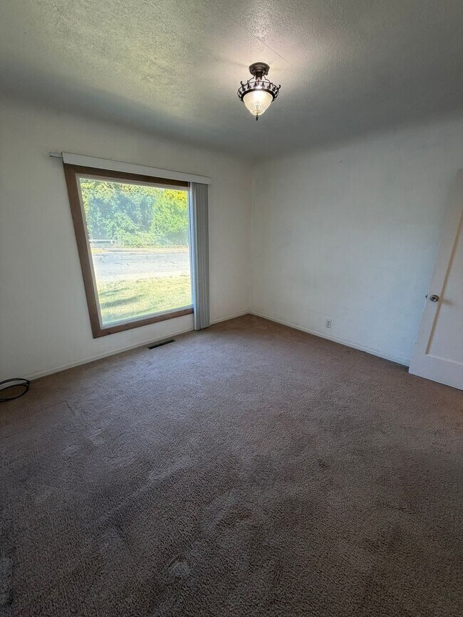 Building Photo - 2 Bedroom with a garage with Large fenced yard!