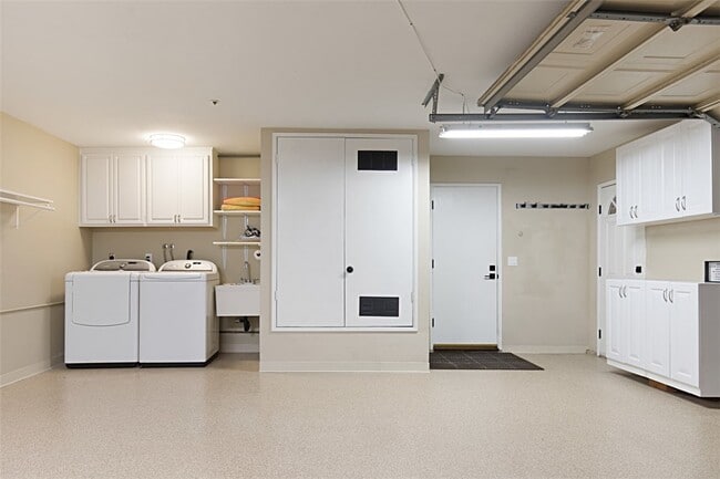 Building Photo - 232 S La Esperanza