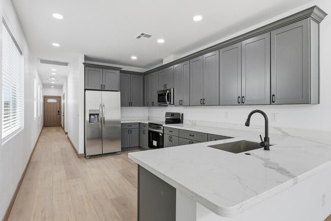 Building Photo - 2809 W Trumbull Rd