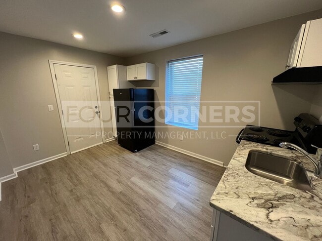 Building Photo - Beautiful 1 Bedroom 1 Bath Apartment