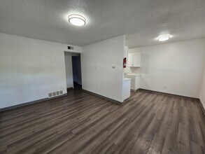 Building Photo - 701 E Pennington St