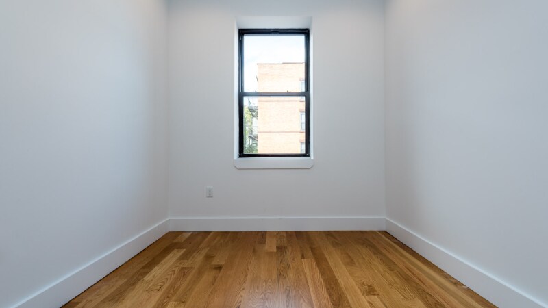 Building Photo - 724 5th Ave