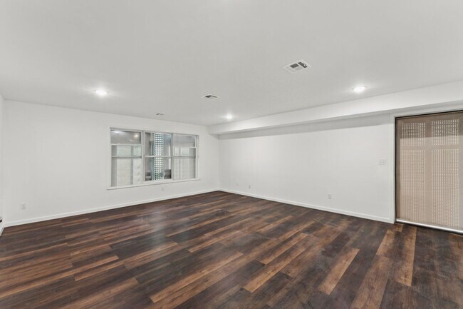 Building Photo - 914 Bergen St