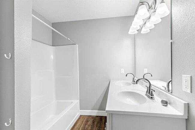 Building Photo - 520 E Defee Ave