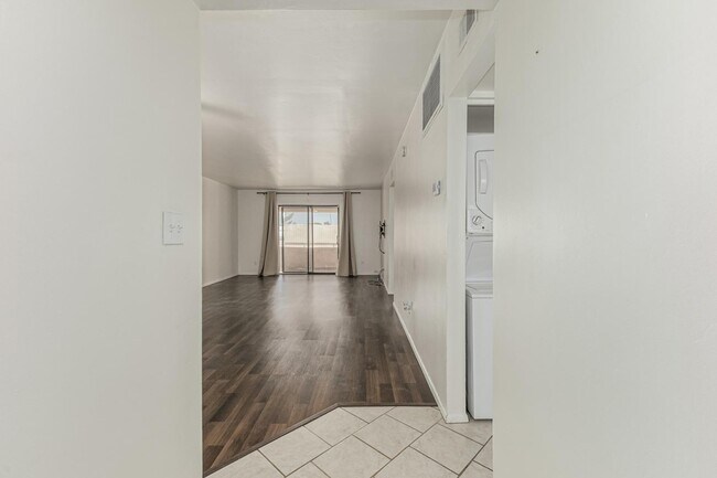 Building Photo - 10828 N Biltmore Dr