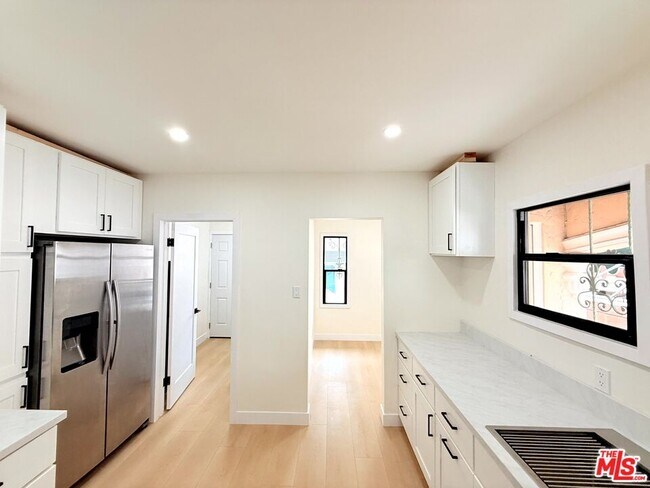 Building Photo - 6132 Whitsett Ave