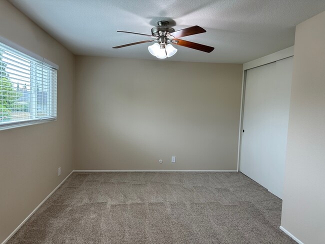 Building Photo - 1393 Scotch Cir