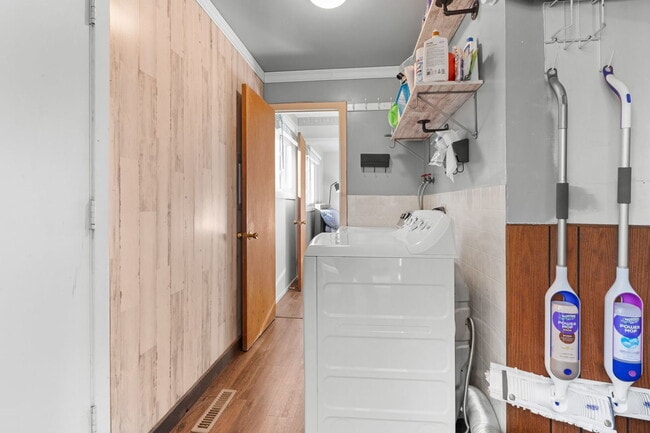 Building Photo - 5011-5013 Three Oaks Rd