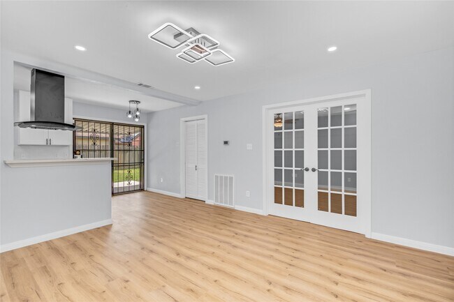 Building Photo - 11018 Long Gate Dr