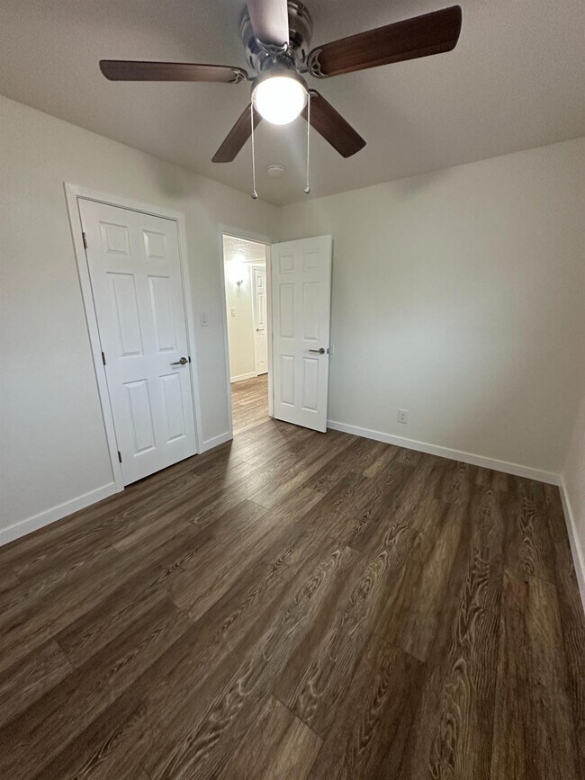 Building Photo - 4554 N Manila Ave