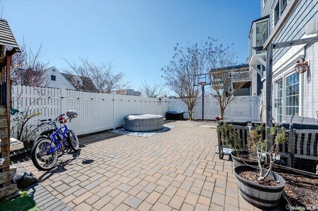 Building Photo - 555 Franklin Blvd