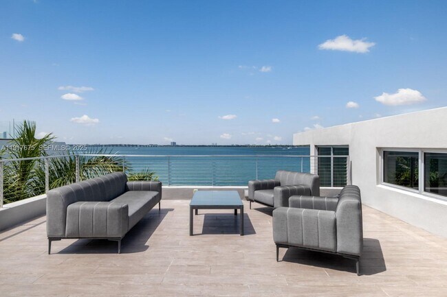 Building Photo - 1379 N Venetian Way