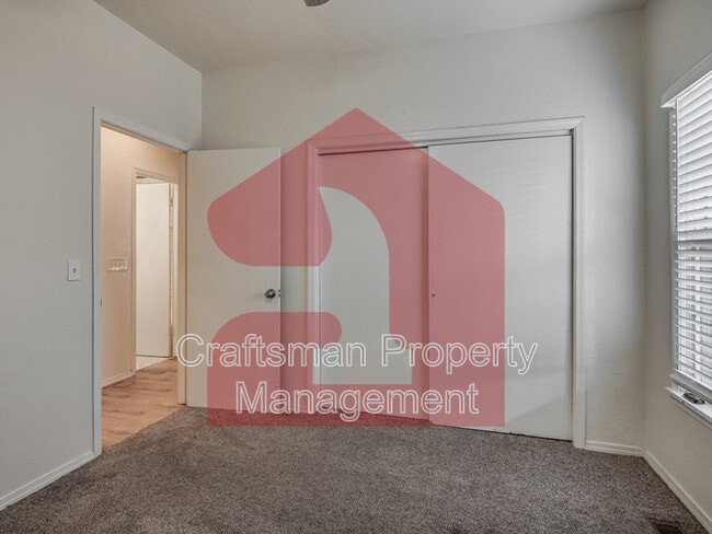 Building Photo - 2708 Silvertree Dr