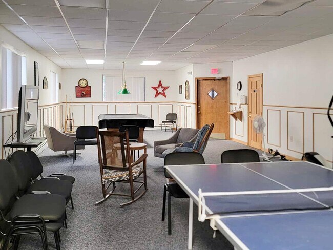 Building Photo - 8 Strawberry Bank Rd