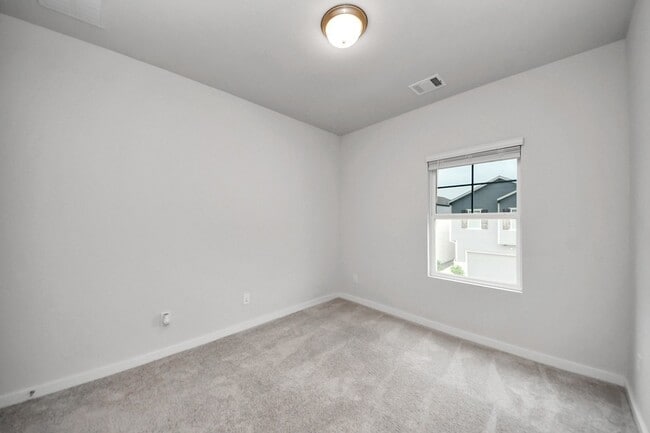 Building Photo - 3830 Glossy Lk Dr