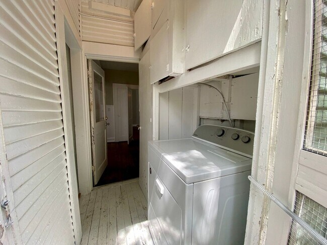 Building Photo - 1410-1412 Kings Highway