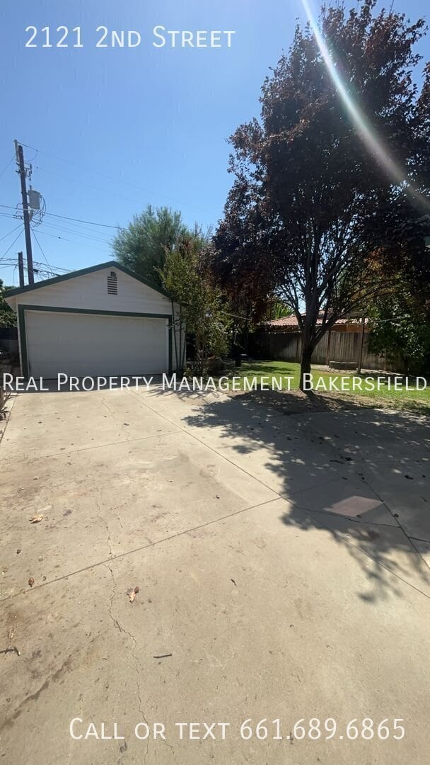 Building Photo - 2121 2nd St