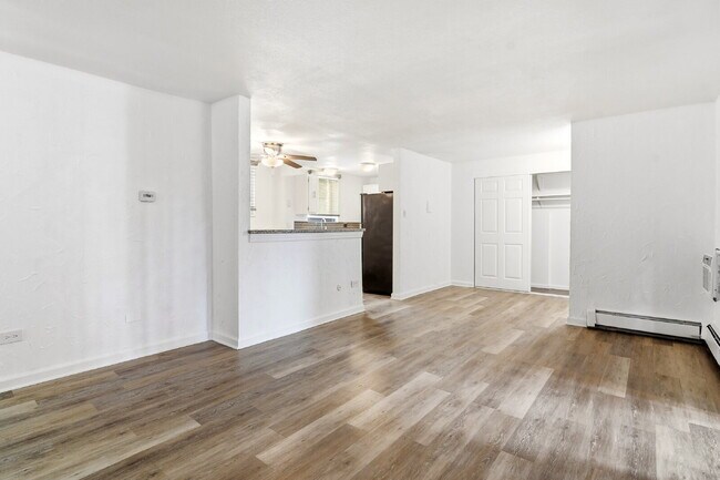 Building Photo - $1,520.95 - 2 bed, 1 bath updated ground floor Condo in Lakewood with In Unit Laundry