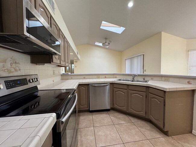 Building Photo - 3BR/2BA/2CG, 1836 sq.ft. rental with POOL in Sierra Vista, AZ