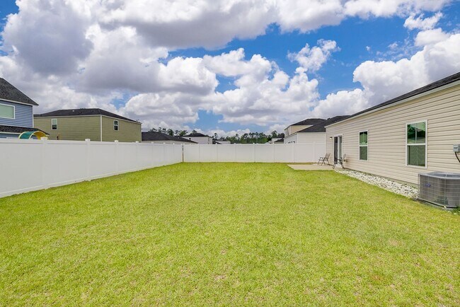 Building Photo - Spacious 4BR Home in Rincon with Fenced Yard & Modern Comforts