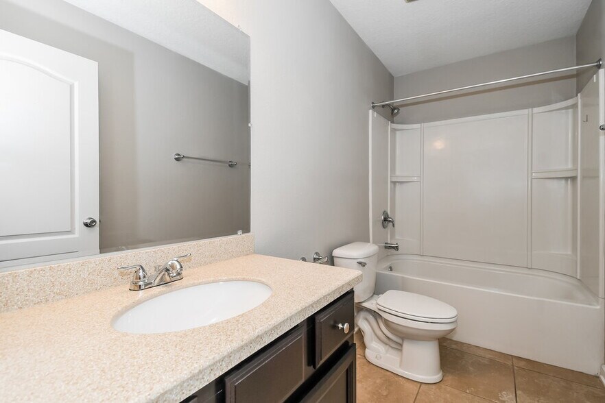 Building Photo - 15809 Canoe Creek Dr
