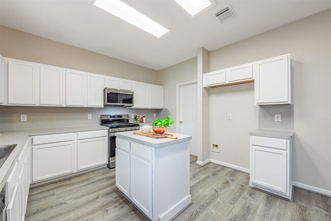 Building Photo - 5115 Cherrywood Ct