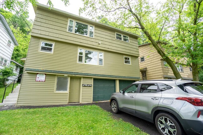 Building Photo - 3 Bedroom with New Kitchen, Bathroom and H...