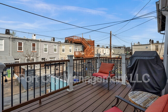 Building Photo - 210 S Bouldin St