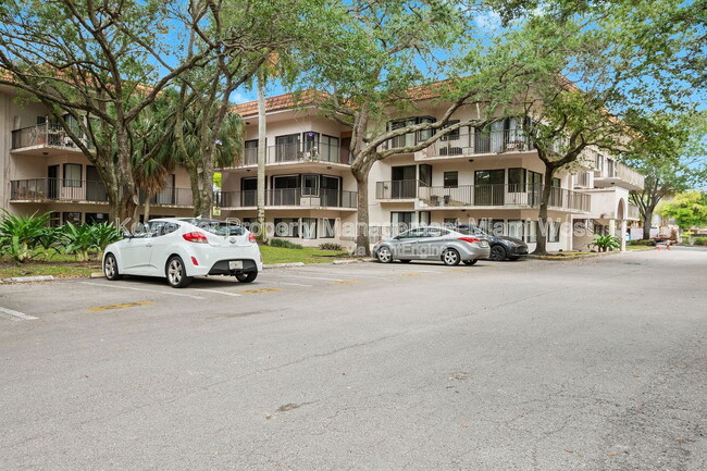 Building Photo - 4705 SW 62nd Ave