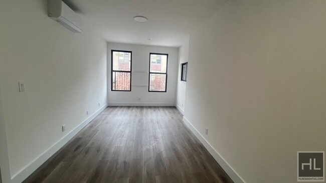 Building Photo - FRESHLY GUT RENOVATED LARGE 1 BEDROOM ROGE...