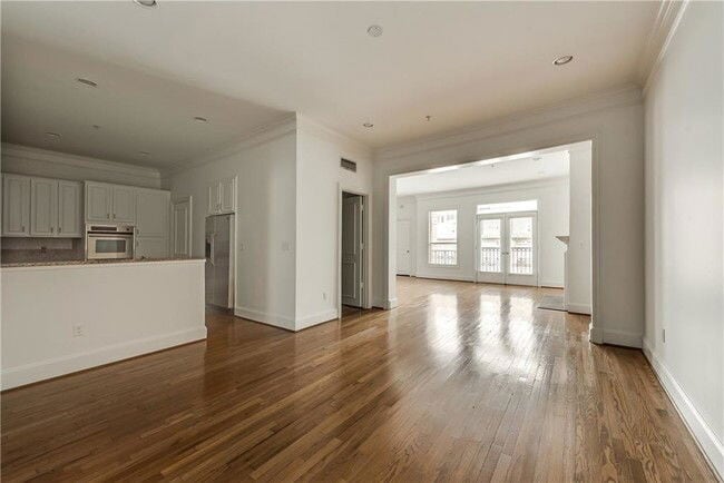 Building Photo - 2885 Woodside St