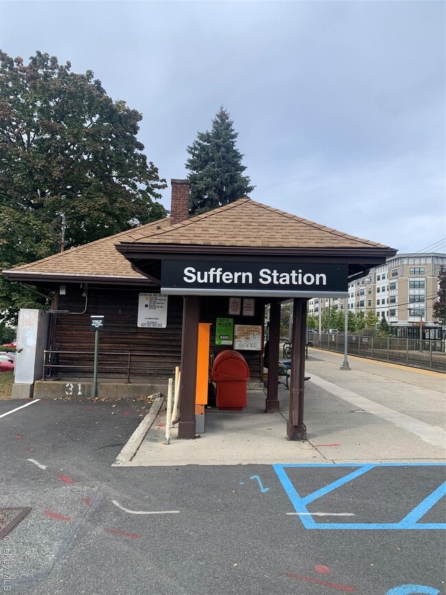 Building Photo - 23 Doxbury Ln