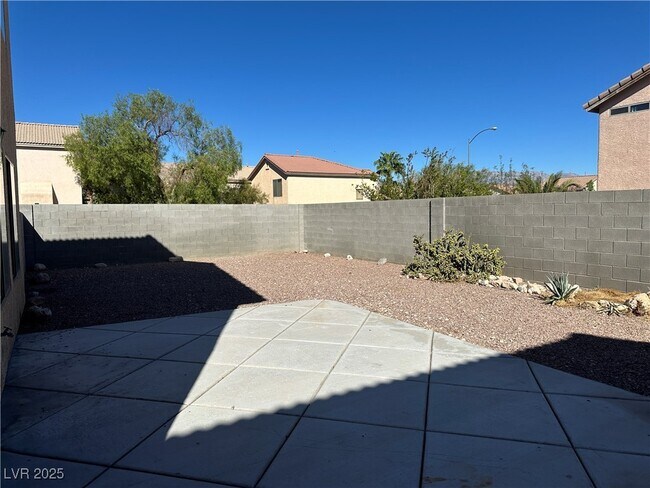 Building Photo - 9558 Grapeland Ave