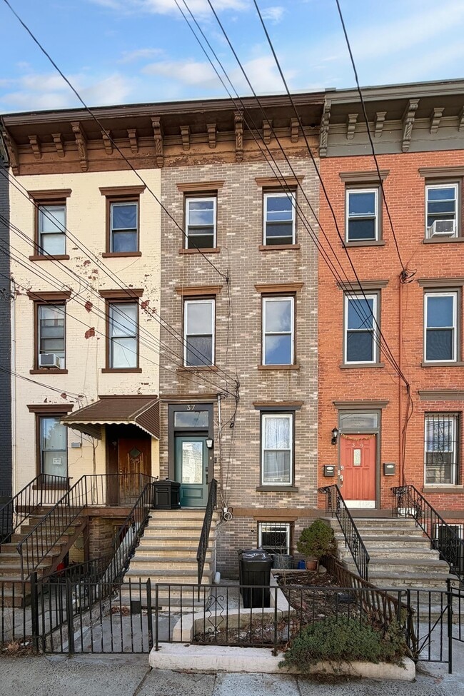 Building Photo - 37 Belmont Ave