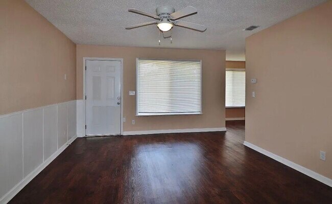 Building Photo - 8080 Jacques Dr