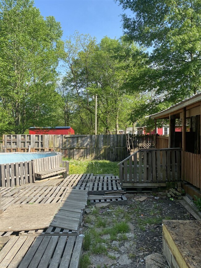 Building Photo - 2 br, 1 bath House - 913 South Elm Street