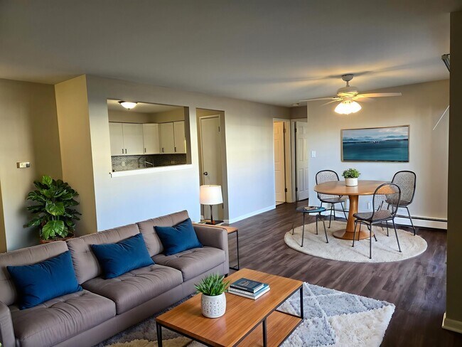 Building Photo - 4712 W 107th St